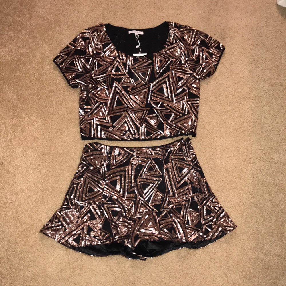BRAND NEW SPARKLE OUTFIT